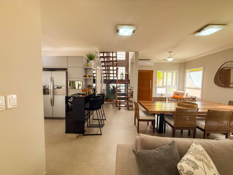 Frente ao Mar: Casa alto padr&atilde;o com Piscina, Sauna e &Aacute;rea Gourmet - VENDA  São Sebastião - 