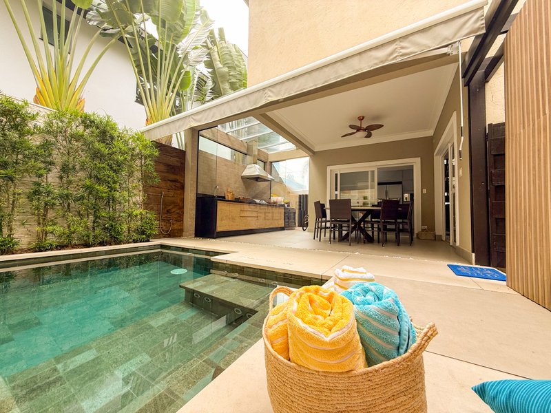 Frente ao Mar: Casa alto padr&atilde;o com Piscina, Sauna e &Aacute;rea Gourmet - VENDA  São Sebastião - 