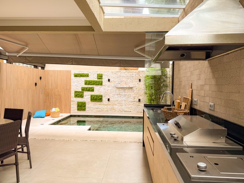 Frente ao Mar: Casa alto padr&atilde;o com Piscina, Sauna e &Aacute;rea Gourmet - VENDA  São Sebastião - 