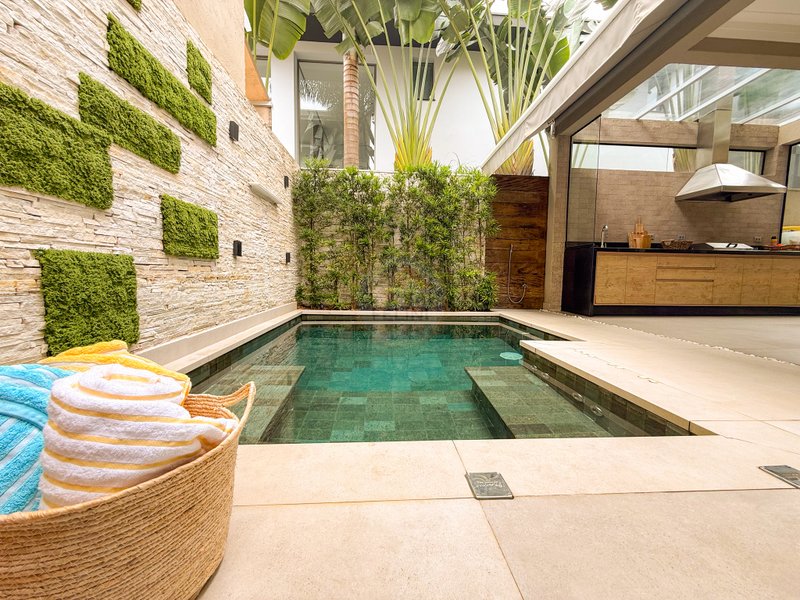 Frente ao Mar: Casa alto padr&atilde;o com Piscina, Sauna e &Aacute;rea Gourmet - VENDA  São Sebastião - 