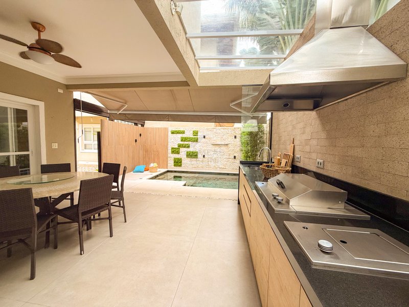 Frente ao Mar: Casa alto padr&atilde;o com Piscina, Sauna e &Aacute;rea Gourmet - VENDA  São Sebastião - 