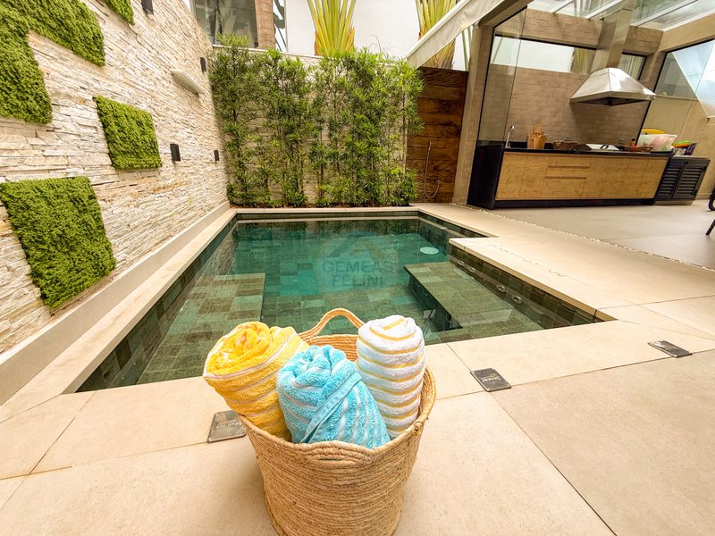 Frente ao Mar: Casa alto padr&atilde;o com Piscina, Sauna e &Aacute;rea Gourmet - VENDA  São Sebastião - 