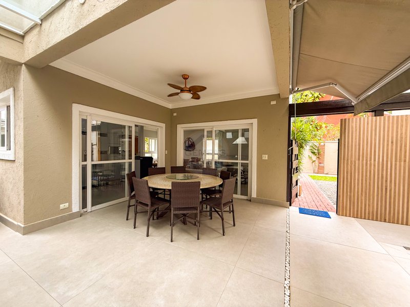 Frente ao Mar: Casa alto padr&atilde;o com Piscina, Sauna e &Aacute;rea Gourmet - VENDA  São Sebastião - 