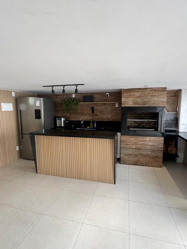 4 quartos (3 su&iacute;tes amplas). 158m&sup2;. Varanda. Depend&ecirc;ncia completa. 3 vagas de garagem Rua Professor José Brandão Recife - 