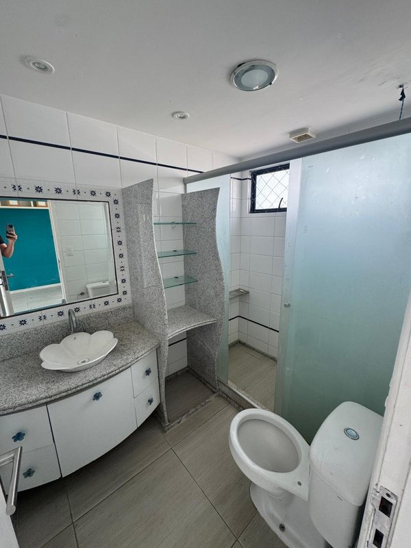 4 quartos (3 su&iacute;tes amplas). 158m&sup2;. Varanda. Depend&ecirc;ncia completa. 3 vagas de garagem Rua Professor José Brandão Recife - 