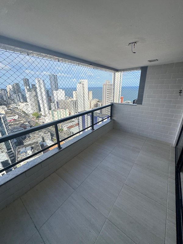 4 quartos (3 su&iacute;tes amplas). 158m&sup2;. Varanda. Depend&ecirc;ncia completa. 3 vagas de garagem Rua Professor José Brandão Recife - 