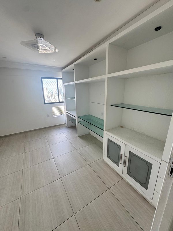 4 quartos (3 su&iacute;tes amplas). 158m&sup2;. Varanda. Depend&ecirc;ncia completa. 3 vagas de garagem Rua Professor José Brandão Recife - 