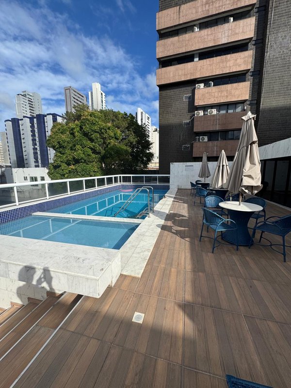 4 quartos (3 su&iacute;tes amplas). 158m&sup2;. Varanda. Depend&ecirc;ncia completa. 3 vagas de garagem Rua Professor José Brandão Recife - 