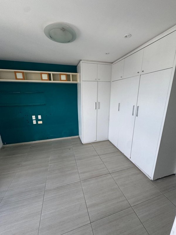 4 quartos (3 su&iacute;tes amplas). 158m&sup2;. Varanda. Depend&ecirc;ncia completa. 3 vagas de garagem Rua Professor José Brandão Recife - 