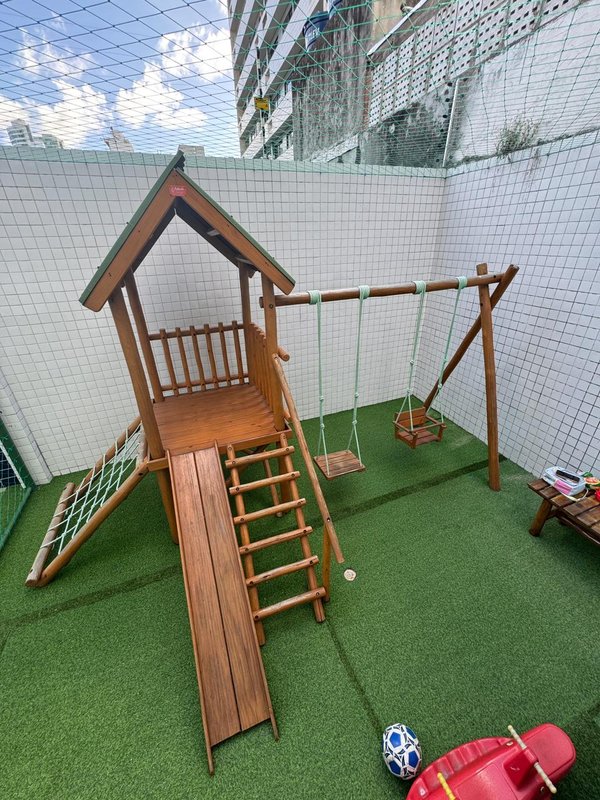 4 quartos (3 su&iacute;tes amplas). 158m&sup2;. Varanda. Depend&ecirc;ncia completa. 3 vagas de garagem Rua Professor José Brandão Recife - 