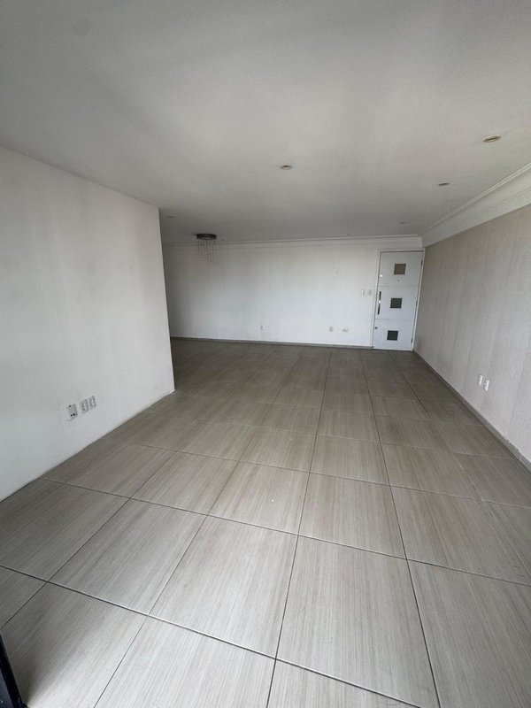 4 quartos (3 su&iacute;tes amplas). 158m&sup2;. Varanda. Depend&ecirc;ncia completa. 3 vagas de garagem Rua Professor José Brandão Recife - 