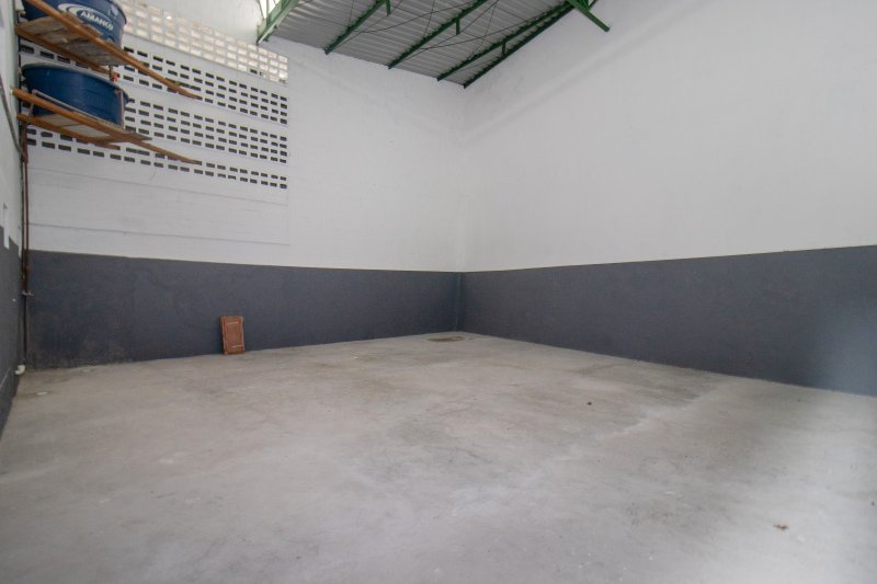 ALUGO GALP&Atilde;O/DEP&Oacute;SITO/ARMAZ&Eacute;M - 2 BANHEIROS - 256 M&sup2; - 6 VAGAS Avenida Comendador Sant'Anna São Paulo - 