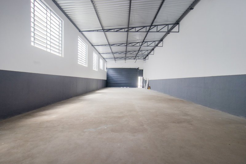 ALUGO GALP&Atilde;O/DEP&Oacute;SITO/ARMAZ&Eacute;M - 2 BANHEIROS - 256 M&sup2; - 6 VAGAS Avenida Comendador Sant'Anna São Paulo - 