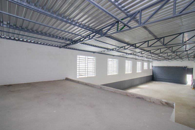 ALUGO GALP&Atilde;O/DEP&Oacute;SITO/ARMAZ&Eacute;M - 2 BANHEIROS - 256 M&sup2; - 6 VAGAS Avenida Comendador Sant'Anna São Paulo - 