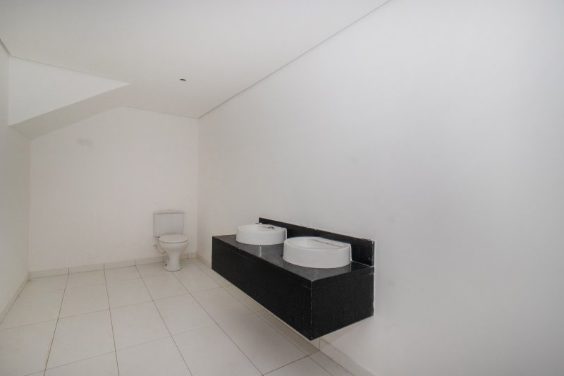 ALUGO GALP&Atilde;O/DEP&Oacute;SITO/ARMAZ&Eacute;M - 2 BANHEIROS - 256 M&sup2; - 6 VAGAS Avenida Comendador Sant'Anna São Paulo - 