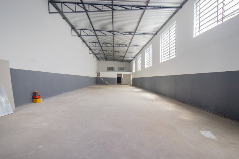 ALUGO GALP&Atilde;O/DEP&Oacute;SITO/ARMAZ&Eacute;M - 2 BANHEIROS - 256 M&sup2; - 6 VAGAS Avenida Comendador Sant'Anna São Paulo - 
