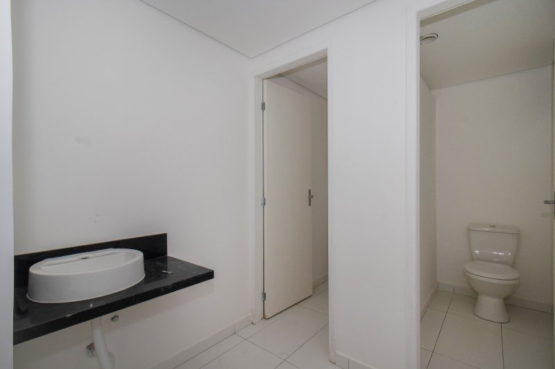 ALUGO GALP&Atilde;O/DEP&Oacute;SITO/ARMAZ&Eacute;M - 2 BANHEIROS - 256 M&sup2; - 6 VAGAS Avenida Comendador Sant'Anna São Paulo - 