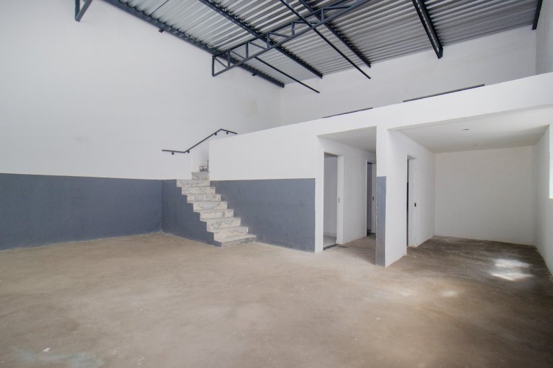 ALUGO GALP&Atilde;O/DEP&Oacute;SITO/ARMAZ&Eacute;M - 2 BANHEIROS - 256 M&sup2; - 6 VAGAS Avenida Comendador Sant'Anna São Paulo - 