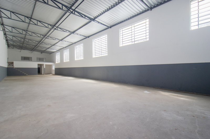 ALUGO GALP&Atilde;O/DEP&Oacute;SITO/ARMAZ&Eacute;M - 2 BANHEIROS - 256 M&sup2; - 6 VAGAS Avenida Comendador Sant'Anna São Paulo - 