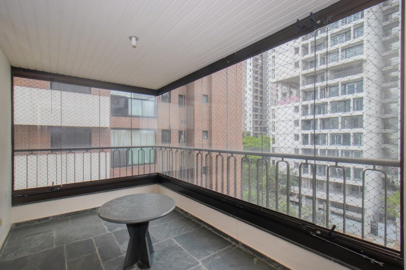 ALUGA-SE LINDO APARTAMENTO - 4 QUARTOS &ndash; 3 VAGAS - 250 M&sup2; Rua Otávio Tarquínio de Sousa São Paulo - 