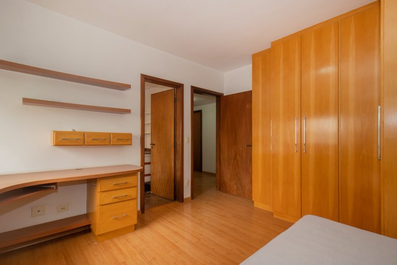 ALUGA-SE LINDO APARTAMENTO - 4 QUARTOS &ndash; 3 VAGAS - 250 M&sup2; Rua Otávio Tarquínio de Sousa São Paulo - 