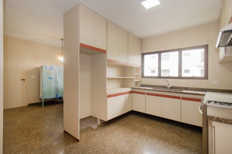 ALUGA-SE LINDO APARTAMENTO - 4 QUARTOS &ndash; 3 VAGAS - 250 M&sup2; Rua Otávio Tarquínio de Sousa São Paulo - 