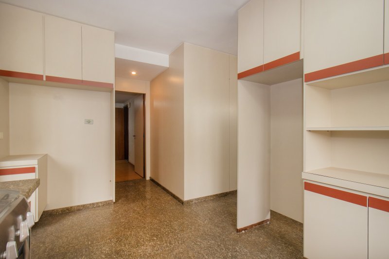 ALUGA-SE LINDO APARTAMENTO - 4 QUARTOS &ndash; 3 VAGAS - 250 M&sup2; Rua Otávio Tarquínio de Sousa São Paulo - 