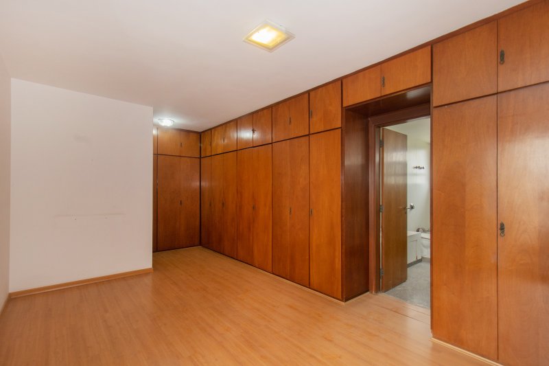 ALUGA-SE LINDO APARTAMENTO - 4 QUARTOS &ndash; 3 VAGAS - 250 M&sup2; Rua Otávio Tarquínio de Sousa São Paulo - 