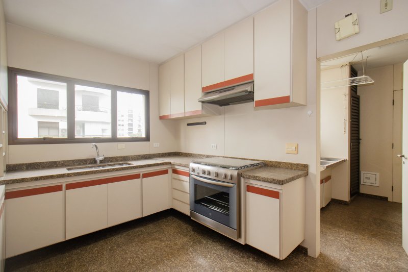 ALUGA-SE LINDO APARTAMENTO - 4 QUARTOS &ndash; 3 VAGAS - 250 M&sup2; Rua Otávio Tarquínio de Sousa São Paulo - 