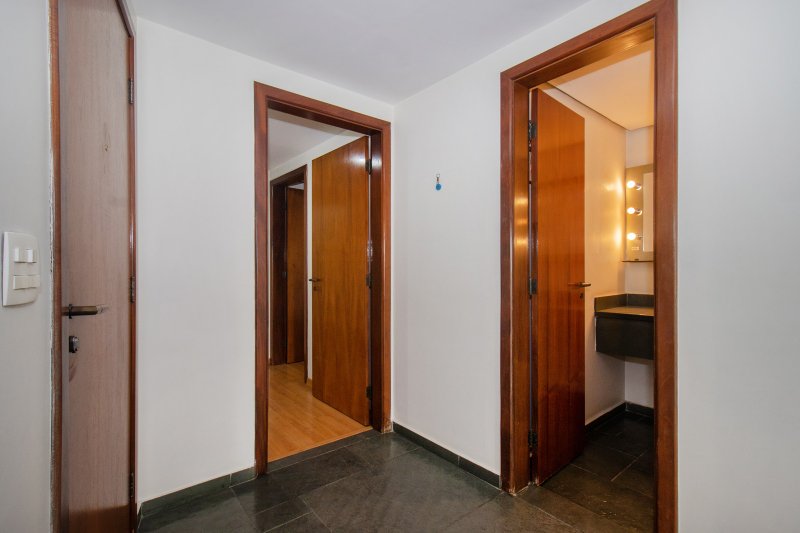 ALUGA-SE LINDO APARTAMENTO - 4 QUARTOS &ndash; 3 VAGAS - 250 M&sup2; Rua Otávio Tarquínio de Sousa São Paulo - 