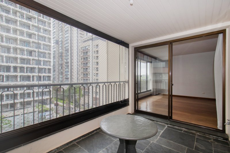 ALUGA-SE LINDO APARTAMENTO - 4 QUARTOS &ndash; 3 VAGAS - 250 M&sup2; Rua Otávio Tarquínio de Sousa São Paulo - 