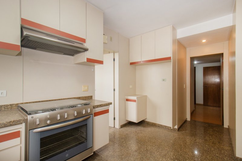 ALUGA-SE LINDO APARTAMENTO - 4 QUARTOS &ndash; 3 VAGAS - 250 M&sup2; Rua Otávio Tarquínio de Sousa São Paulo - 