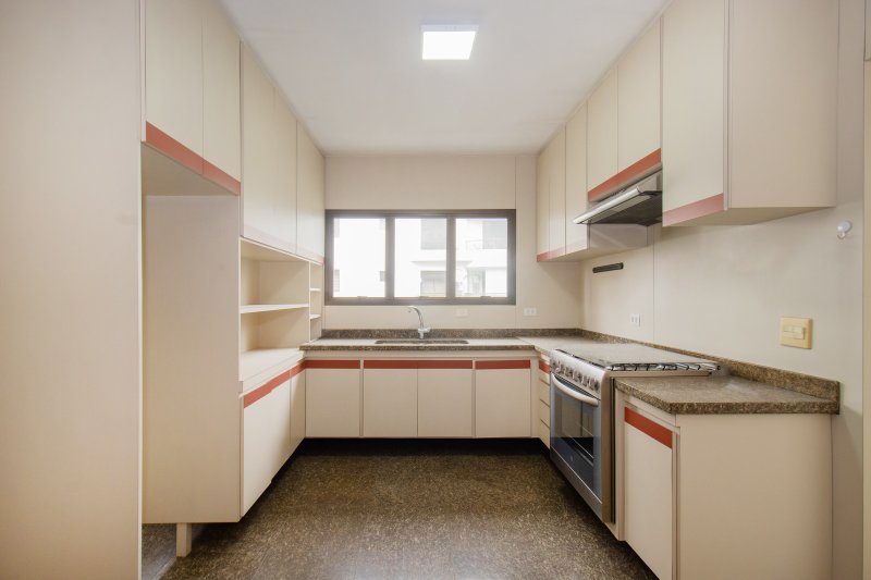 ALUGA-SE LINDO APARTAMENTO - 4 QUARTOS &ndash; 3 VAGAS - 250 M&sup2; Rua Otávio Tarquínio de Sousa São Paulo - 