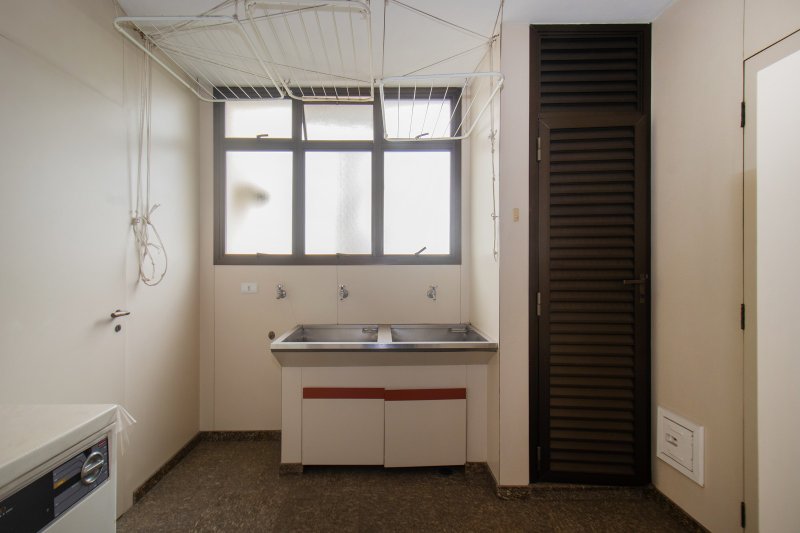 ALUGA-SE LINDO APARTAMENTO - 4 QUARTOS &ndash; 3 VAGAS - 250 M&sup2; Rua Otávio Tarquínio de Sousa São Paulo - 