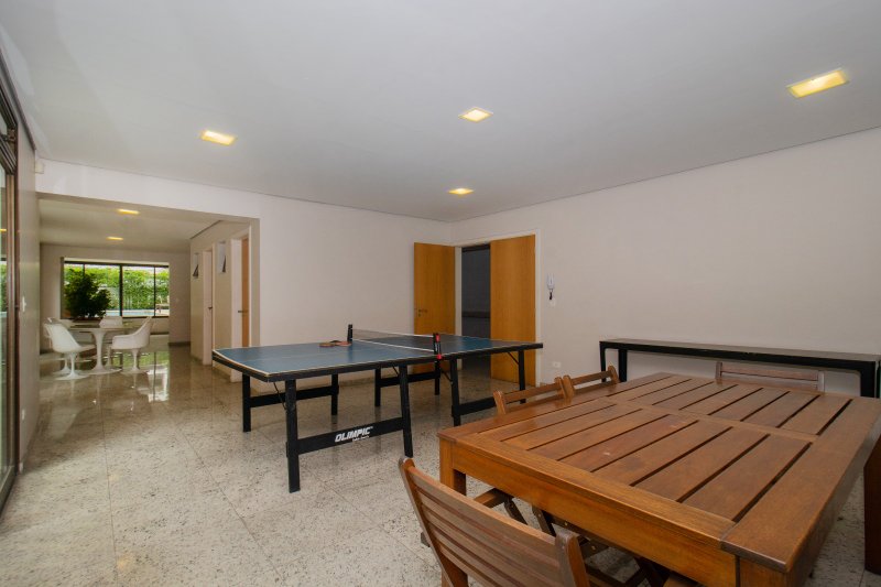 ALUGA-SE LINDO APARTAMENTO - 4 QUARTOS &ndash; 3 VAGAS - 250 M&sup2; Rua Otávio Tarquínio de Sousa São Paulo - 