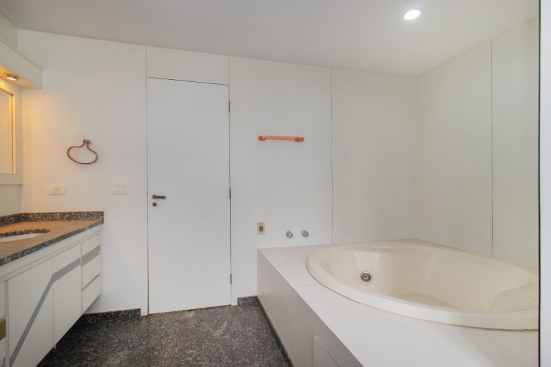 ALUGA-SE LINDO APARTAMENTO - 4 QUARTOS &ndash; 3 VAGAS - 250 M&sup2; Rua Otávio Tarquínio de Sousa São Paulo - 