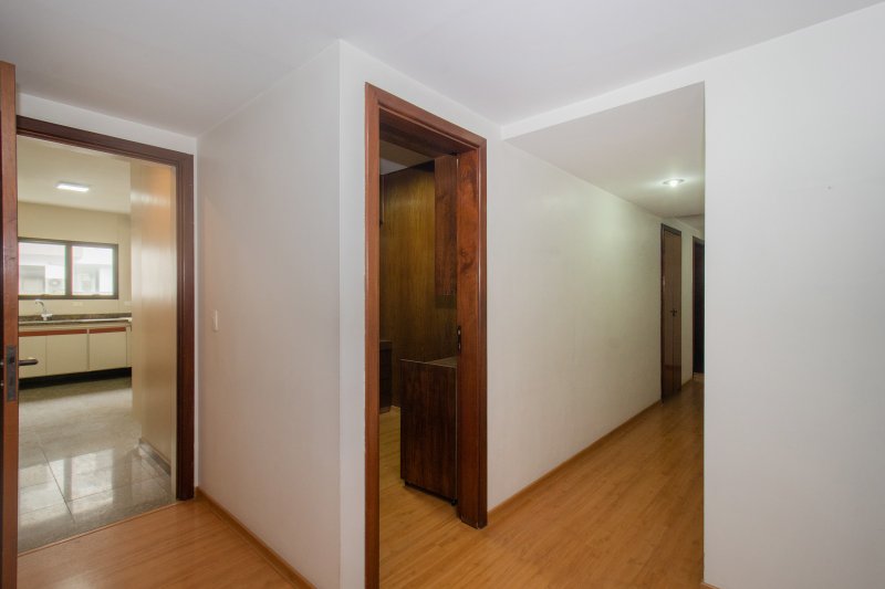 ALUGA-SE LINDO APARTAMENTO - 4 QUARTOS &ndash; 3 VAGAS - 250 M&sup2; Rua Otávio Tarquínio de Sousa São Paulo - 