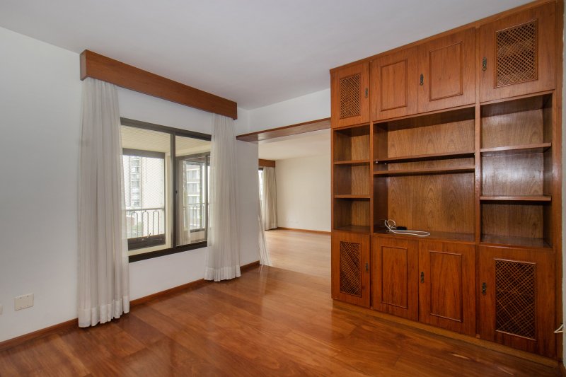 ALUGA-SE LINDO APARTAMENTO - 4 QUARTOS &ndash; 3 VAGAS - 250 M&sup2; Rua Otávio Tarquínio de Sousa São Paulo - 