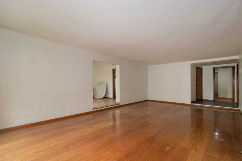 ALUGA-SE LINDO APARTAMENTO - 4 QUARTOS &ndash; 3 VAGAS - 250 M&sup2; Rua Otávio Tarquínio de Sousa São Paulo - 