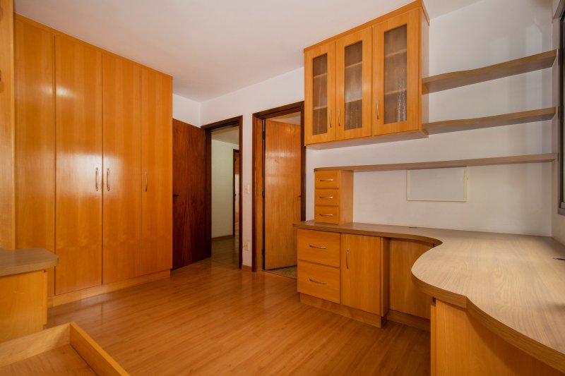 ALUGA-SE LINDO APARTAMENTO - 4 QUARTOS &ndash; 3 VAGAS - 250 M&sup2; Rua Otávio Tarquínio de Sousa São Paulo - 