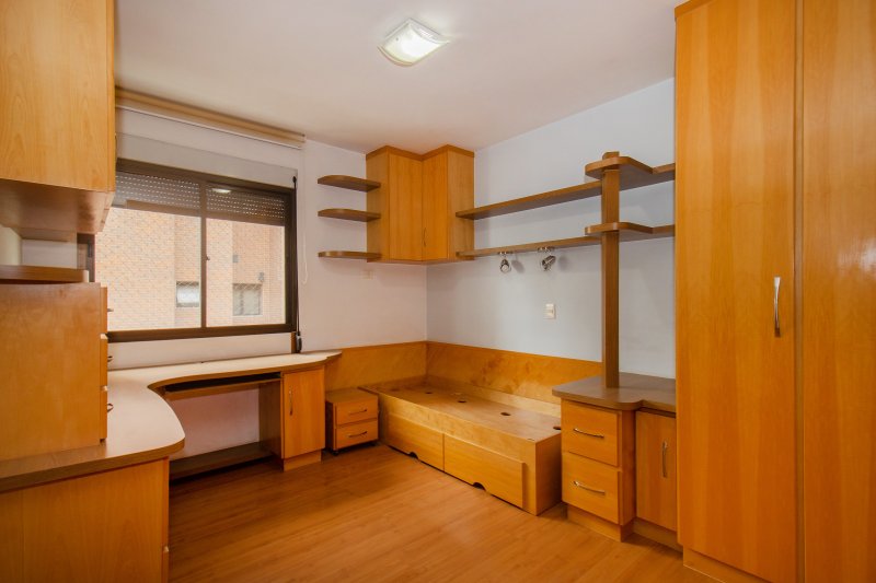 ALUGA-SE LINDO APARTAMENTO - 4 QUARTOS &ndash; 3 VAGAS - 250 M&sup2; Rua Otávio Tarquínio de Sousa São Paulo - 
