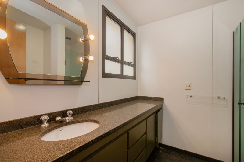 ALUGA-SE LINDO APARTAMENTO - 4 QUARTOS &ndash; 3 VAGAS - 250 M&sup2; Rua Otávio Tarquínio de Sousa São Paulo - 