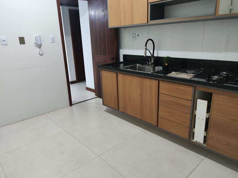 APARTAMENTO 3 QUARTOS  VARANDA DEPEND&Ecirc;NCIA COMPLETA GARAGEM PARA 2 CARROS &Agrave; VENDA NA GRA&Ccedil;A Rua Engenheiro Celso Torres Salvador - 