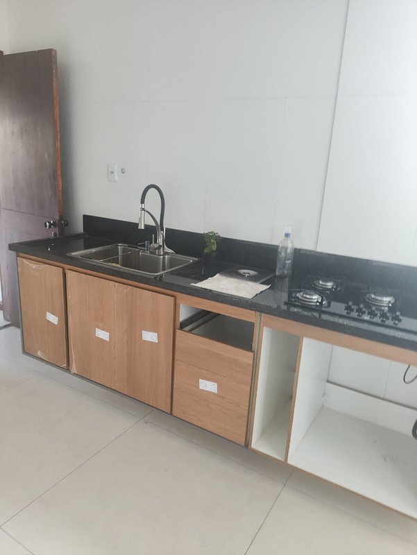 APARTAMENTO 3 QUARTOS  VARANDA DEPEND&Ecirc;NCIA COMPLETA GARAGEM PARA 2 CARROS &Agrave; VENDA NA GRA&Ccedil;A Rua Engenheiro Celso Torres Salvador - 