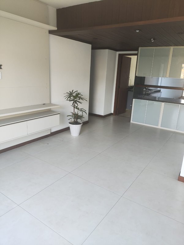 APARTAMENTO 3 QUARTOS  VARANDA DEPEND&Ecirc;NCIA COMPLETA GARAGEM PARA 2 CARROS &Agrave; VENDA NA GRA&Ccedil;A Rua Engenheiro Celso Torres Salvador - 