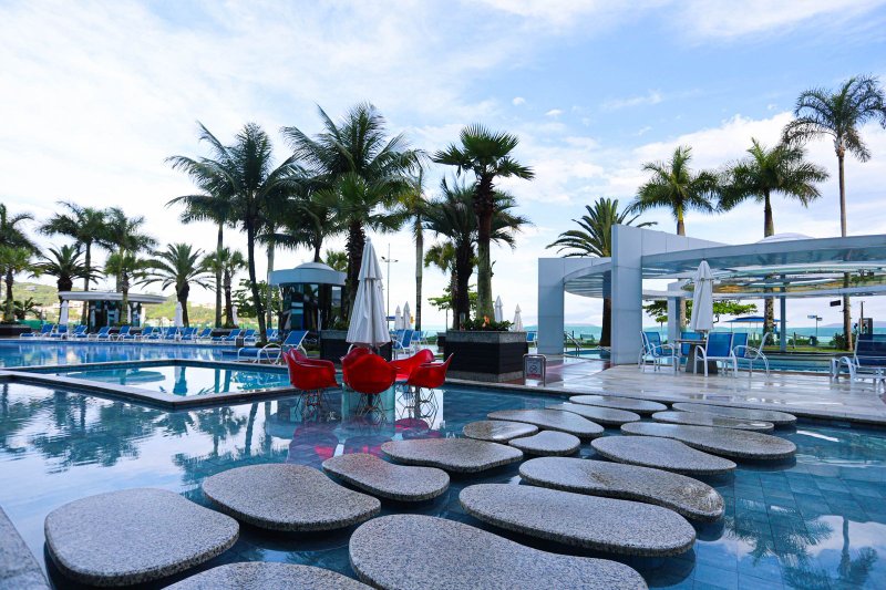 Belo Apartamento Frente Mar com 4 suítes no Residencial Villa dos Corais Av. Beira Mar Itapema - 