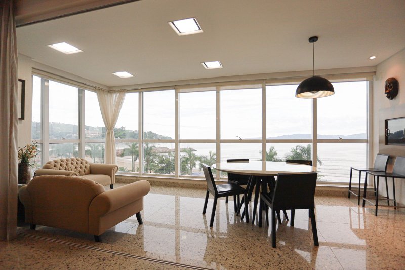 Belo Apartamento Frente Mar com 4 suítes no Residencial Villa dos Corais Av. Beira Mar Itapema - 