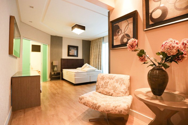 Belo Apartamento Frente Mar com 4 suítes no Residencial Villa dos Corais Av. Beira Mar Itapema - 