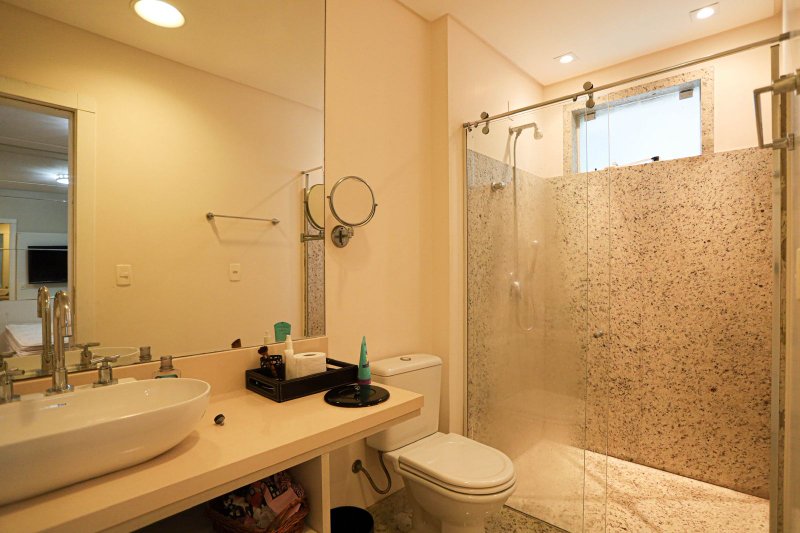 Belo Apartamento Frente Mar com 4 suítes no Residencial Villa dos Corais Av. Beira Mar Itapema - 