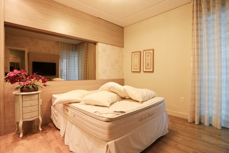 Belo Apartamento Frente Mar com 4 suítes no Residencial Villa dos Corais Av. Beira Mar Itapema - 